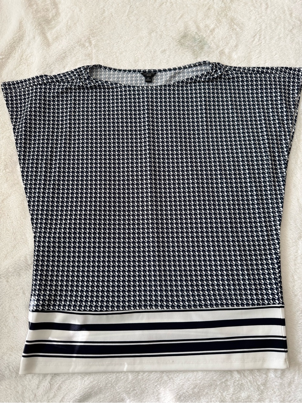 Ann Taylor Navy & White Patterned Short Sleeve Top